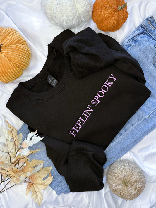 Feelin’ Spooky Crewneck – Cozy Fall Halloween Sweatshirt